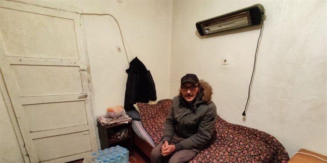 Nafaka borcunu ödeyemeyen adam 14 yıldır kömürlükte yaşıyor