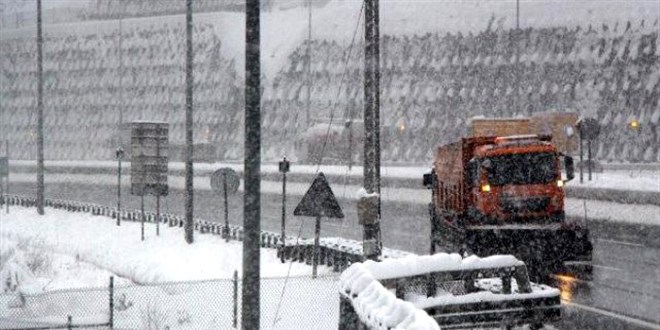 Düzce ve Bolu'da kar nedeniyle 149 köy yolu ulaşıma kapandı