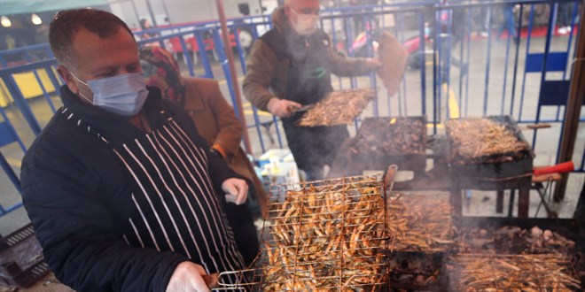 Düzce'deki Hamsi Festivali'nde 7 tona yakın balık tüketildi
