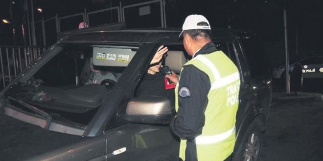 Rüşvet teklif eden turist tutuklandı