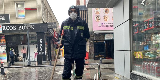Temizlik görevlisi asgari ücrete gelen zamla 4 çocuğa burs verecek