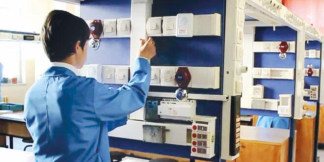 Bakan Özer'in çok önemsediği MESEM'lerde karne verilemiyor