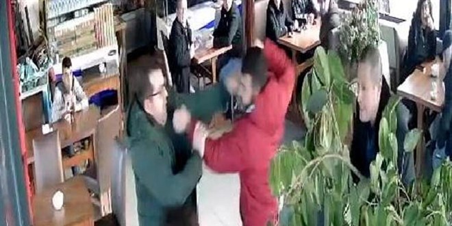 Direksiyon sınavında başarısız olan kadının ailesinden öğretmene yumruklu saldırı