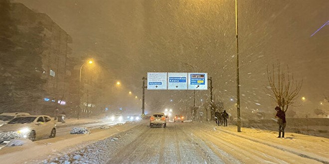 Gaziantep'te il d���na ara� ��k��� durduruldu: 2 bin ki�i kurtar�ld�