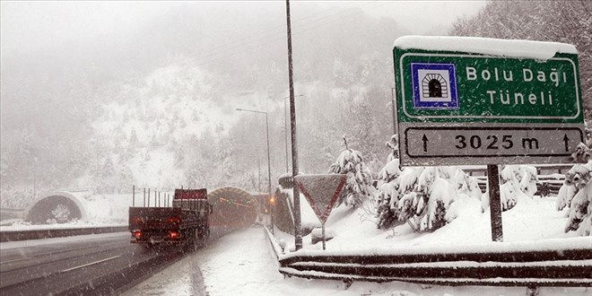 Kış lastiği veya zinciri olmayan araçların Bolu'dan geçişine izin verilmeyecek