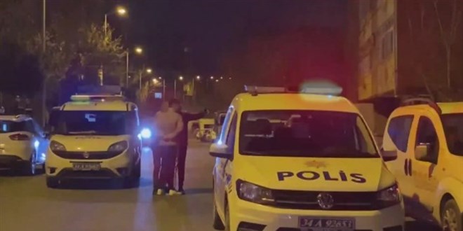 Ataşehir'de yanan daireyi arkalarına alıp selfie çekildiler