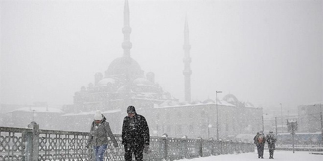 İstanbul'da kar alarmı: Karne saatleri erkene çekildi