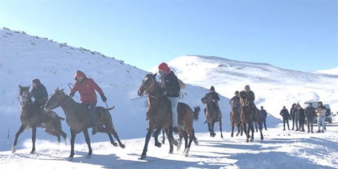 Eksi 22 derecede at yarışı