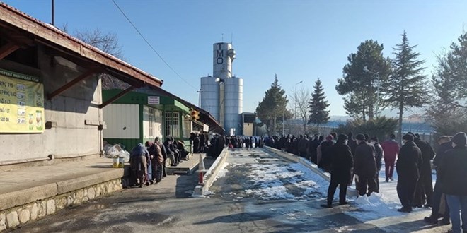 TMO önünde 'ucuz yağ' kuyruğu