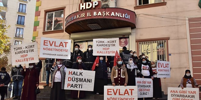 Ailelerin direnişi zaferle sonuçlanıyor, 2022'nin ilk evlat buluşması gerçekleşti