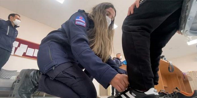 İnfaz koruma memurlarından ihtiyaç sahibi öğrencilere 'şefkat eli'