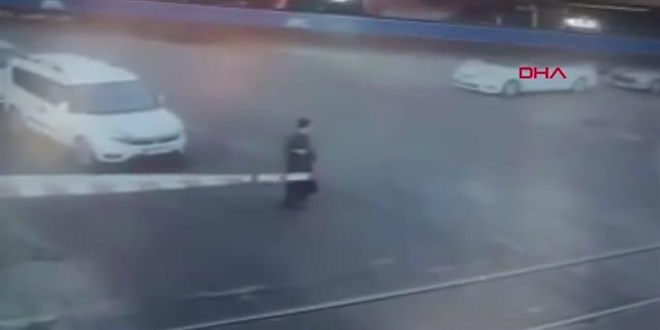 Tekirdağ'da trenin yayaya çarptığı an kamerada