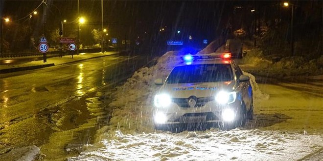 Bolu Dağı'nda kar yağışı etkili oluyor