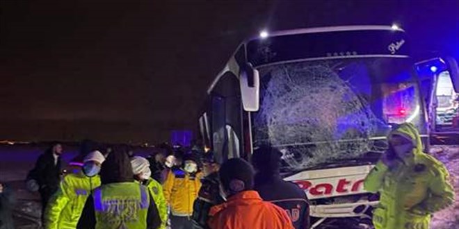 Aksaray'da yolcu otobüsünün şarampole düştüğü kazada 4 kişi yaralandı
