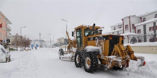 Diyarbakır'da kar nedeniyle yolu kapanan 941 kırsal mahalleye ulaşım sağlandı