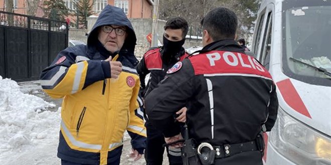 Hasta taşıyan ambulansın şoförü, 'yol verme' tartışmasında darp edildi