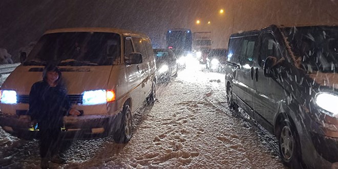 Samsun- Ankara karayolunda 13 araç kazaya karıştı