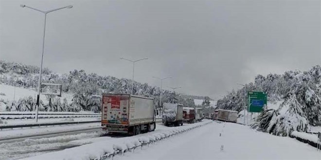 Adana-Ankara otoyolu ulaşıma kapandı