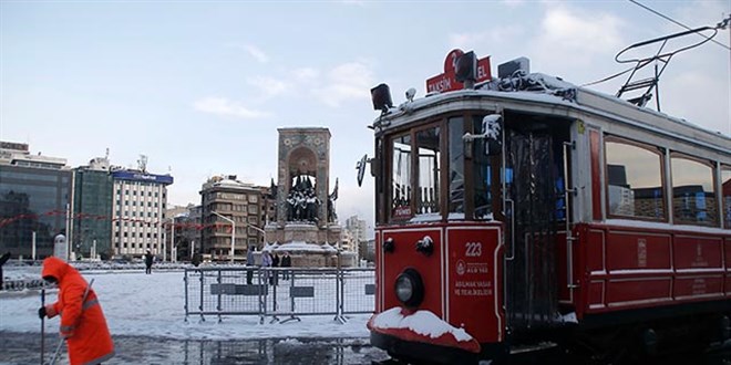 İstanbul'da kar yağışı 3 gün boyunca aralıklarla devam edecek