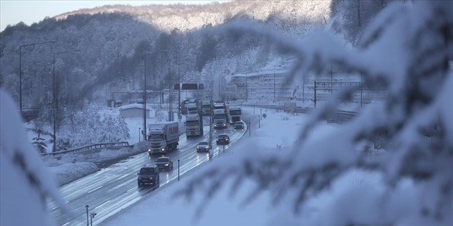 Bolu Dağı geçişi tüm araçlara kapatıldı