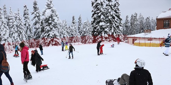 Ilgaz Dağı'ndaki kayak merkezlerinde hafta sonu yoğun geçti