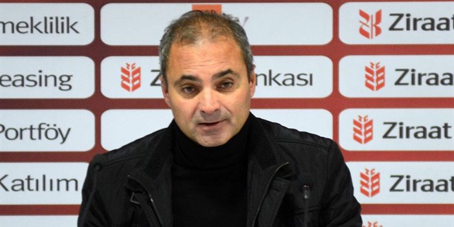Büyükşehir Belediye Erzurumspor, teknik direktör Erkan Sözeri ile yollarını ayırdı