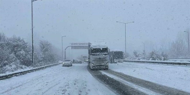 İstanbul-Ankara arasında ulaşım durdu