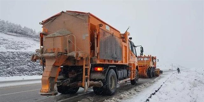 Kar ve tipi Türkiye'deki birçok il ve ilçe yolunu ulaşıma kapattı: Yollarda son durum