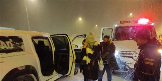 AFAD: Karda yollarda mahsur kalan 5 binin üzerinde kişi yurtlarda misafir edildi