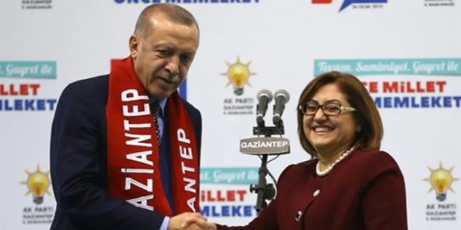 Mikrofon açık kalınca... Fatma Şahin kötü yakalandı