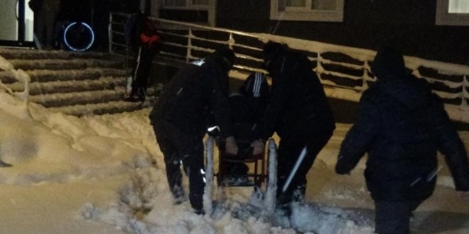 Sakarya'da yola devam edemeyen 645 ki�i misafirhane ve yurtlara yerle�tirildi