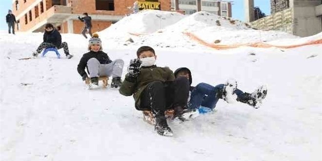 stanbul ile iki ilde 'yz yze eitim' faaliyetlerine 1 gn ara