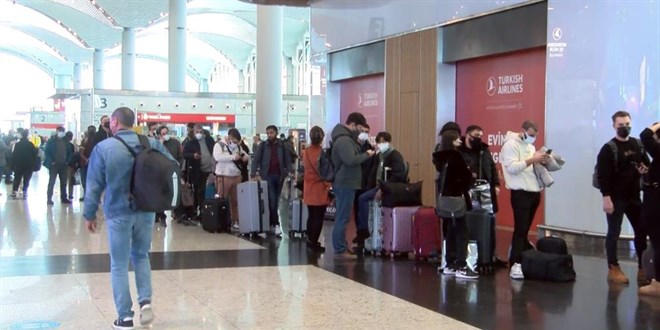 �GA: Aprondaki u�aklarda bekleyen yolcular tahliye edildi