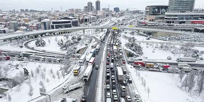 �stanbul Havaliman� ile �ehir merkezi aras�ndaki ula��m yeniden ba�lad�