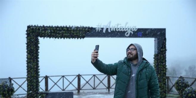 '30 yılda bir kar görünce şaka yapasımız geldi'