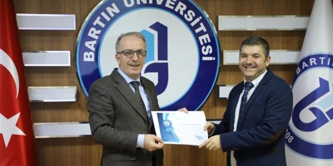 Bartın Üniversitesinde eğitim şampiyonları ödüllendirildi