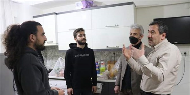 Rektörden öğrenci evine sürpriz ziyaret