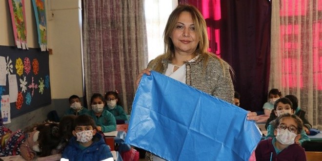 Koronavirüs geçirmez kumaş! Sınıfta hiç vaka çıkmadı