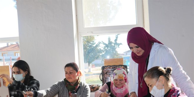 Kendi köyünde usta öğretici oldu, köy kadınlarına cesaret verdi