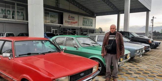 Yıllardır gözü gibi baktığı klasiklerini görücüye çıkardı