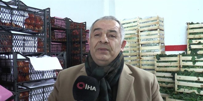Doğuya sevk edilen sebze ve meyveler araçlarda dondu