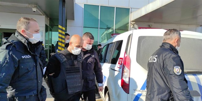Hırsızlık için girdiği evin sahibini başından silahla vurarak öldürdü