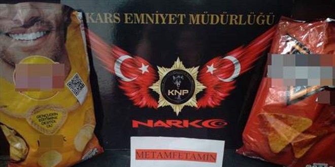 Kars'ta cips paketlerinde uyuşturucu ticareti yapan 2 kişi tutuklandı