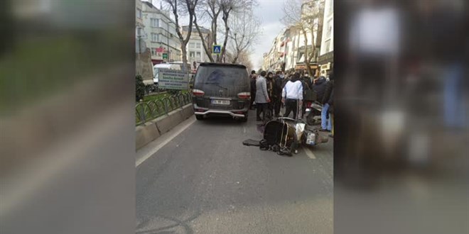 �ETT otob�s� ile minib�s aras�nda s�k��an motokurye yaraland�