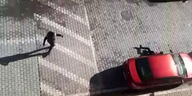 Silahla vurdu, yerde yatarken videosunu çekti