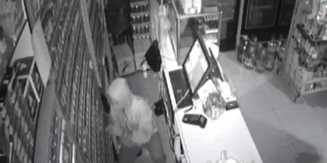 Esenyurt'ta duvar delen hrsz binlerce liralk telefon ald