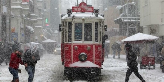 Vali Yerlikaya'dan İstanbullulara uyarı: Kuvvetli sağanak ve kar bekleniyor