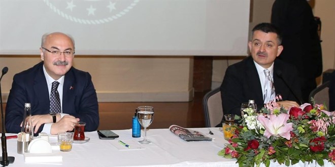 Bakan Pakdemirli: Vatandaş, zor koşullarda yöneticileri yanında görmek istiyor