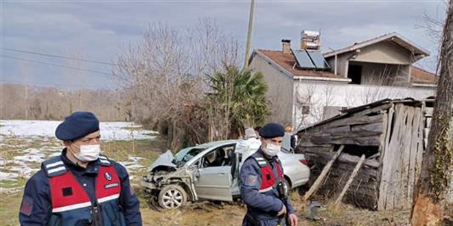 Doğum gününde ağaca çarpan otomobilde hayatını kaybetti
