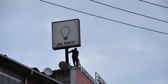 Çatıya çıkıp Cumhurbaşkanı'na hakaret eden zanlı gözaltına alındı
